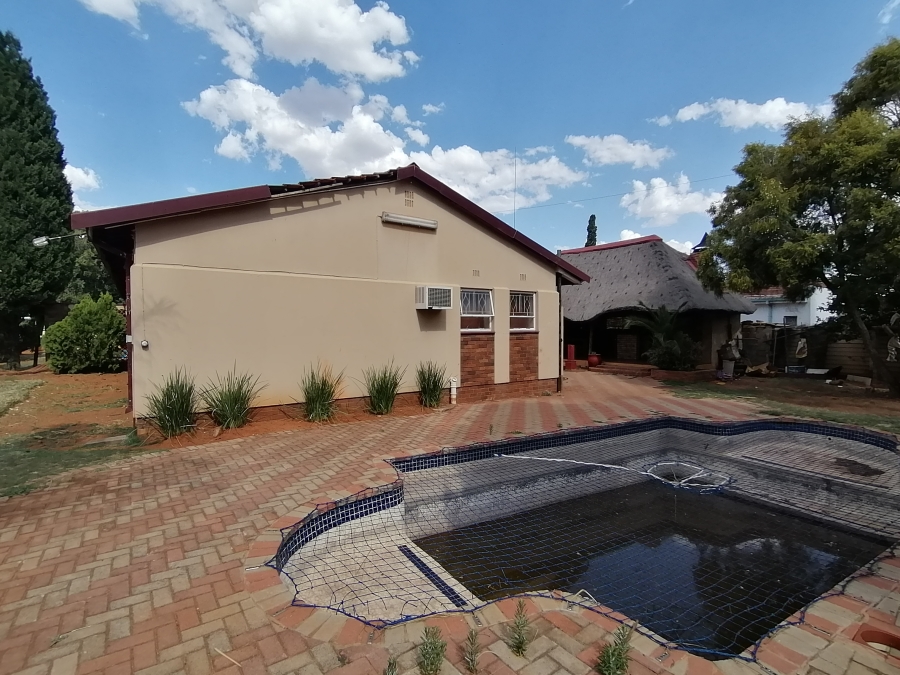 4 Bedroom Property for Sale in Stilfontein Ext 4 North West